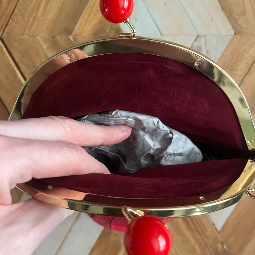 Super cute cupcake purse with gem detailing - Picture 4 of 6